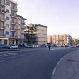 Proseguiamo per via Fanelli, per andare a incontrare sulla destra alcuni degli esercizi commerciali pi� antichi della zona...